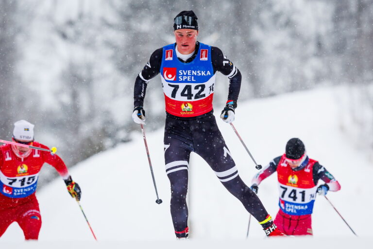 Alvar Myhlback, Bjursås IK, tävlar i herrarnas 10 km fristil under Bruksvallsloppet den 24 november 2024 i Bruksvallarna.