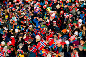 200222 Spectators watch the cross-country skiing sprint during the Ski Tour 2020 on February 22, 2020 at Granåsen in Trondheim.